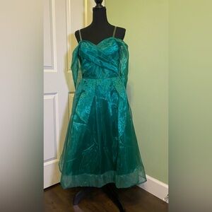 NWOT Emerald Green Tea Length Gown